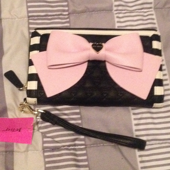 Betsey Johnson wristlet. Black& white w/ pink 🎀