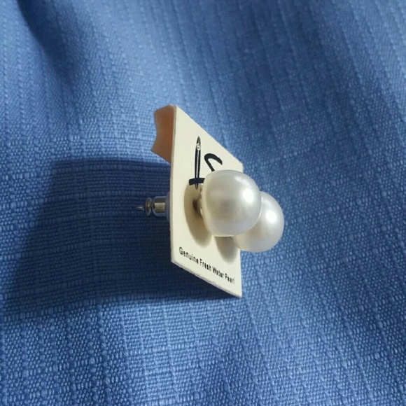 Genuine fresh water pearl earrings - Picture 2 of 4