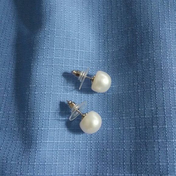 Genuine fresh water pearl earrings - Picture 3 of 4