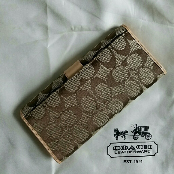 New Authentic Coach Signature Wallet - Picture 2 of 3