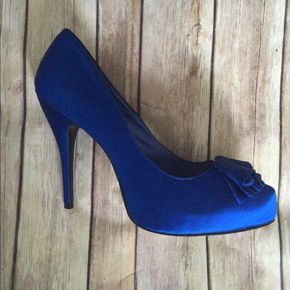 Steve Madden Luxe shocking royal blue heels