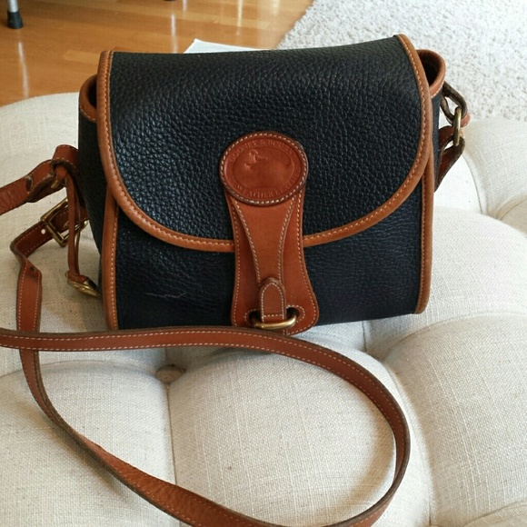 Dooney & Bourke Handbags - Dooney & Bourke crossbody bag