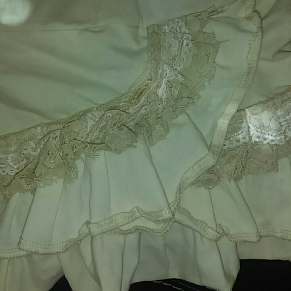 Mini skirts - Picture 2 of 4