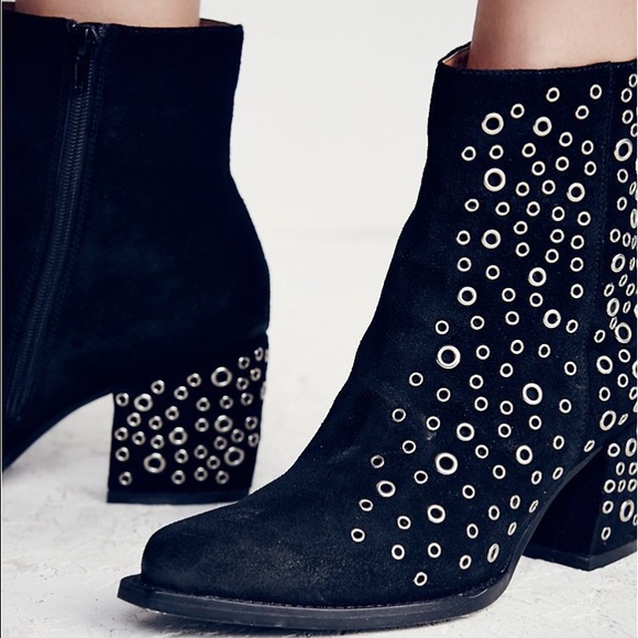 ⚡SALE⚡STUNNING Jeffrey Campbell Boot - Picture 2 of 4