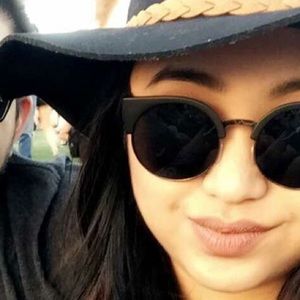 Meet your Posher, Lia