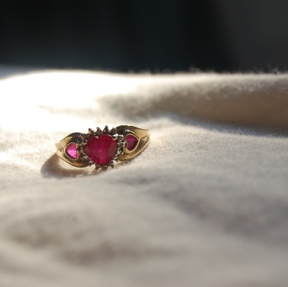 SOLD!! - Heart Shaped Ruby Gold Ring w/ Diamonds - Picture 3 of 3