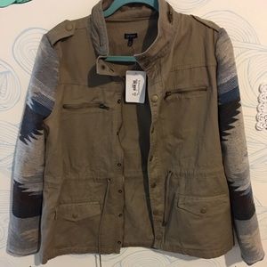 Tan pattern sleeve jacket