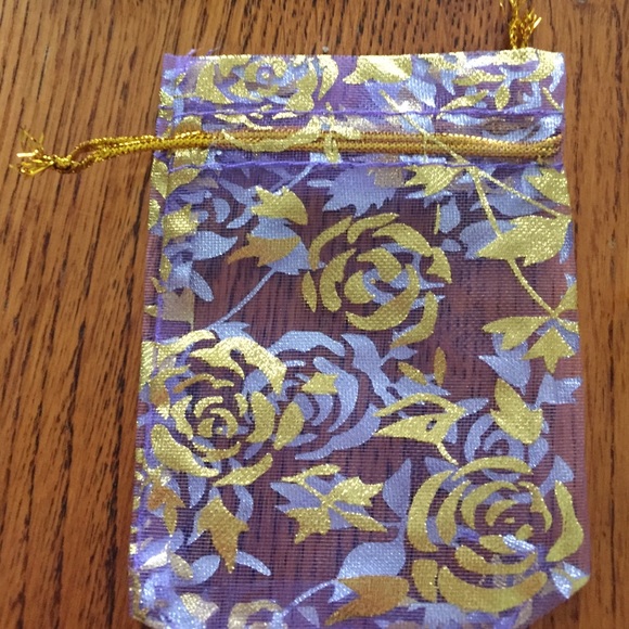 $5 Pouches Perfect For Jewelry 💎 - Picture 2 of 4