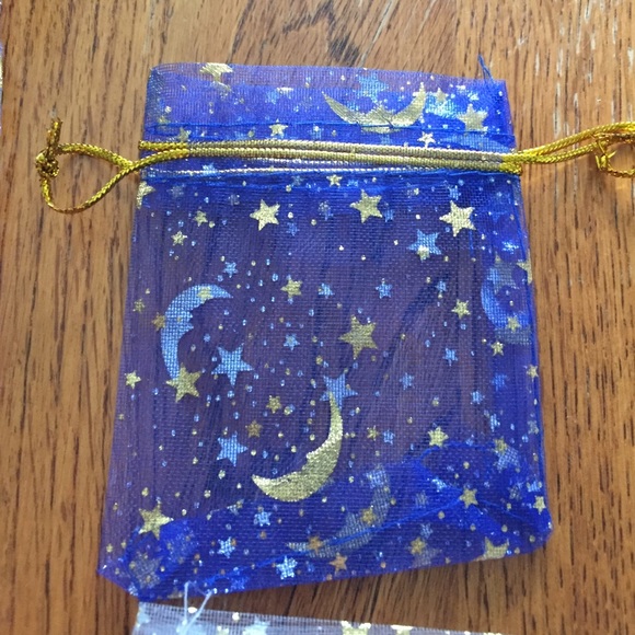 $5 Pouches Perfect For Jewelry 💎 - Picture 3 of 4