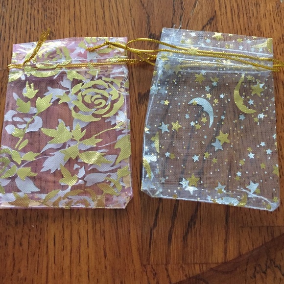 $5 Pouches Perfect For Jewelry 💎 - Picture 4 of 4