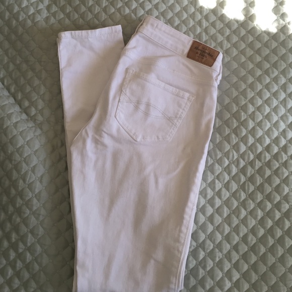 White Abercrombie skinny jeans