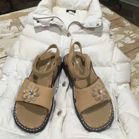 NWT Sam and Libby Suede Sandal Sz 4 - Picture 2 of 3