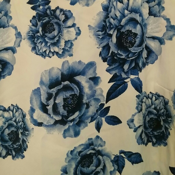 Pretty blouse - Picture 2 of 2