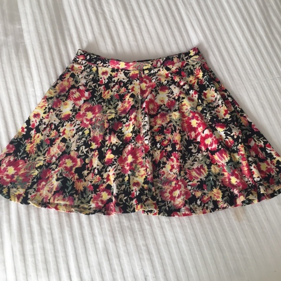 PACSUN Floral Skirt - Size SMALL