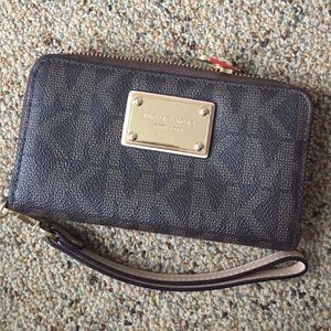 Micheal Kors Wallet - LIKE NEW