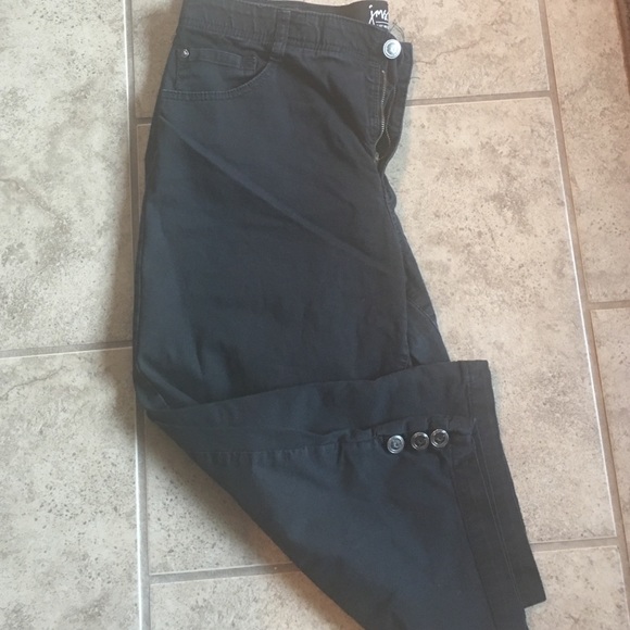 Black Capris