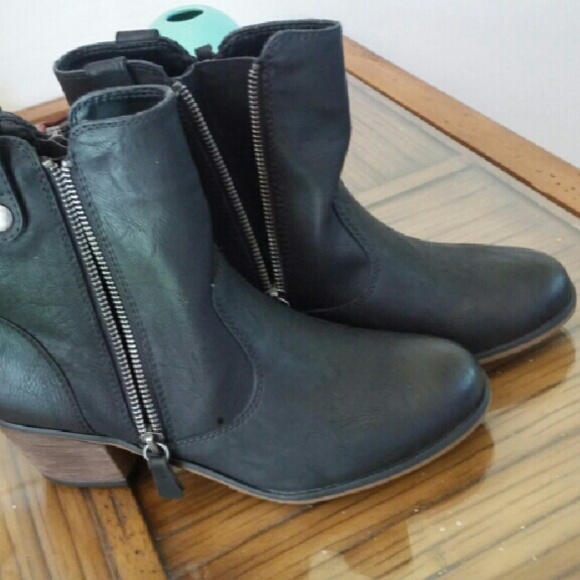 Black booties - Picture 2 of 4