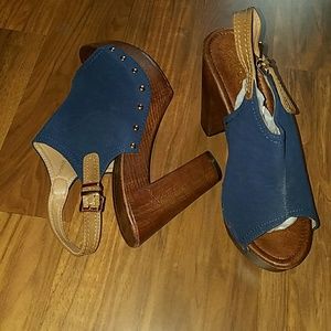 BNIB beautiful platform heels around 4 inch heel