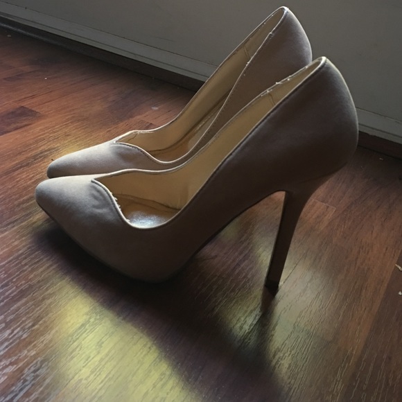 Nude Pumps