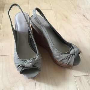 New Olive/Tan Wedges Peep-toe -bowtie