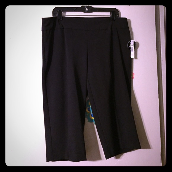 Black Courtenay capris