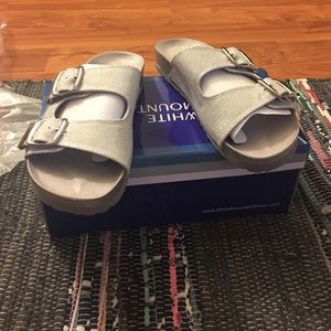 NEVER WORN SIZE 8 SILVER SANDALS
