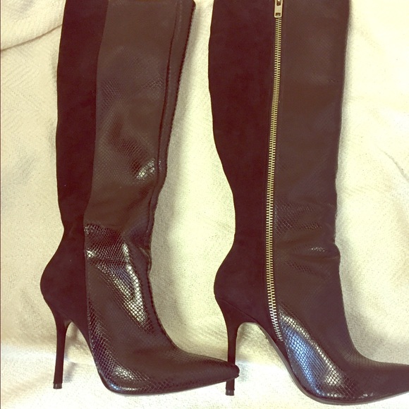 Alice and Olivia black suede boots