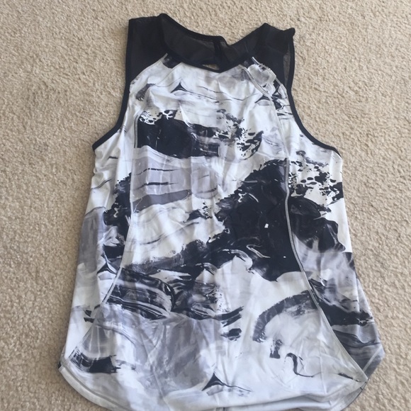 Lululemon tank