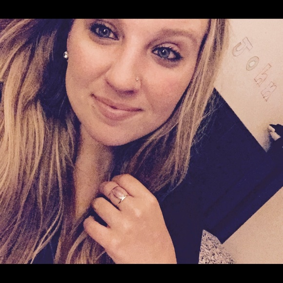 Meet your Posher, Amber - Picture 1 of 1