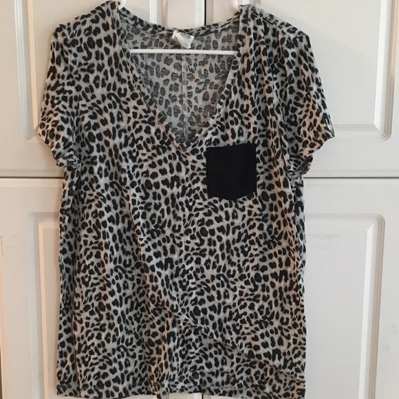 Victoria's Secret PINK cheetah print pocket tee