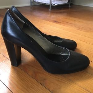 Banana Republic Black Leather Pumps
