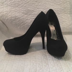 Black platform pumps