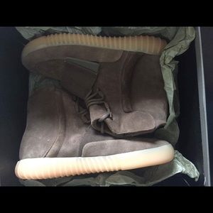 Yeezy 750 Boost Light brown- w/ box