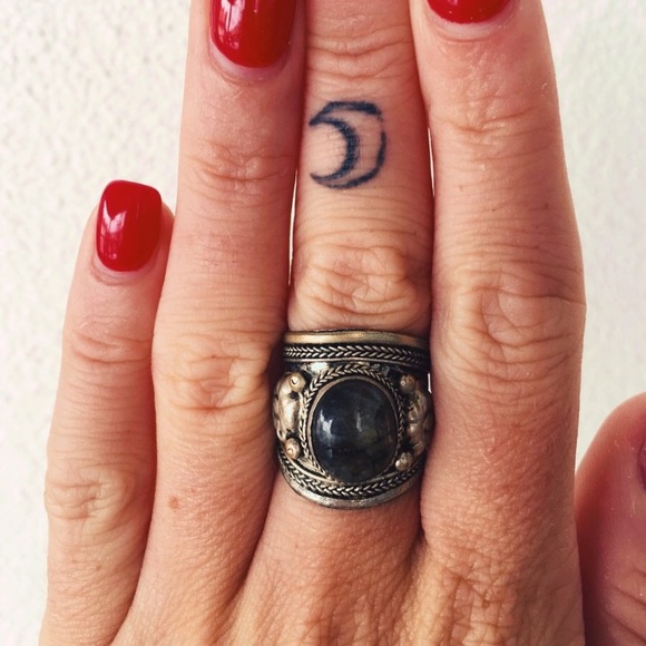 Adjustable ring with semi precious stone