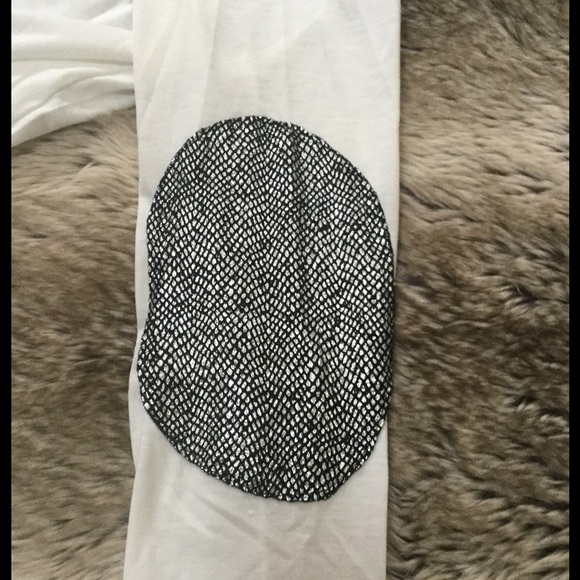 💧PRICE 💧White High Low Shimmer Elbow Patch Tee - Picture 4 of 4