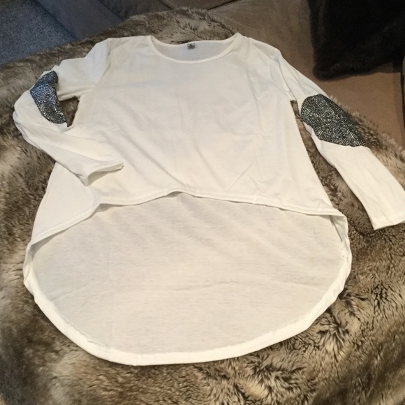 💧PRICE 💧White High Low Shimmer Elbow Patch Tee - Picture 3 of 4