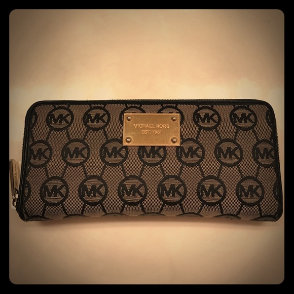 Black Michael Kors Zipper Wallet