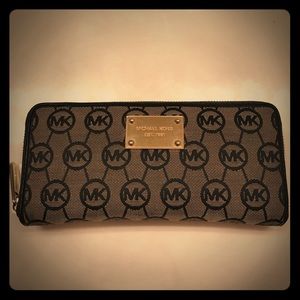 Black Michael Kors Zipper Wallet