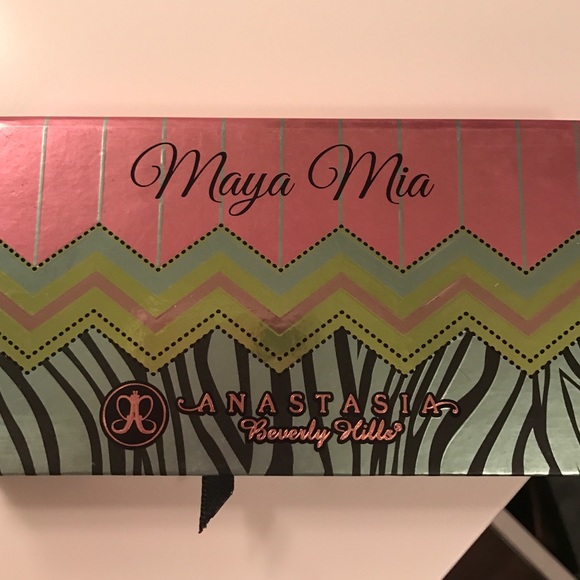 Maya Mia Anastasia Beverly Hills palette
