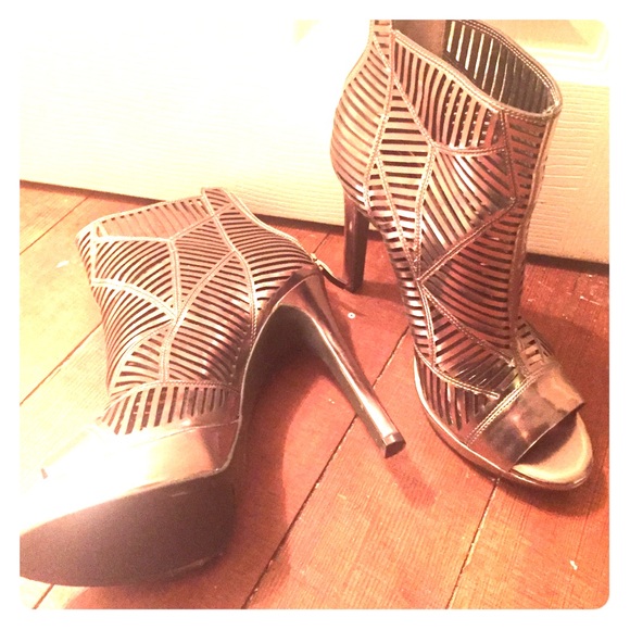 BCBGgeneration Gabriella ankle boots size 9