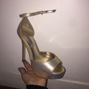 Beautiful gold Steve Madden pumps