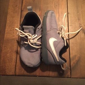 Nike Toddler Boys Roshe Size 8