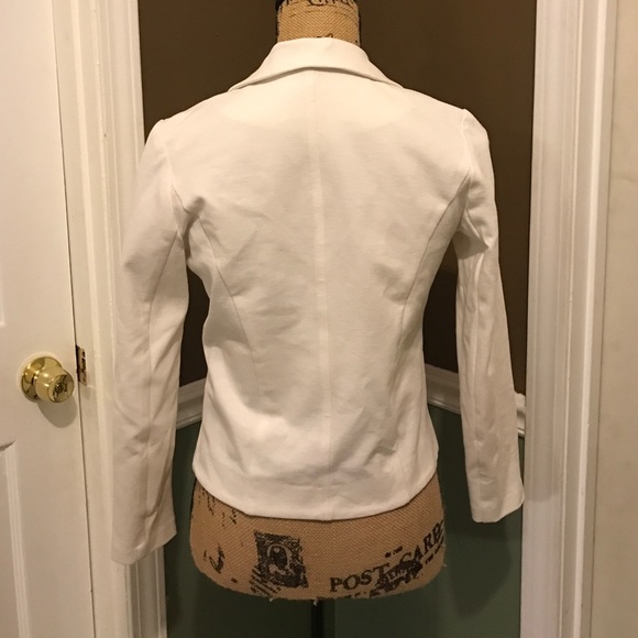 Bar 111 Off White Blazer or Coat - Picture 3 of 3