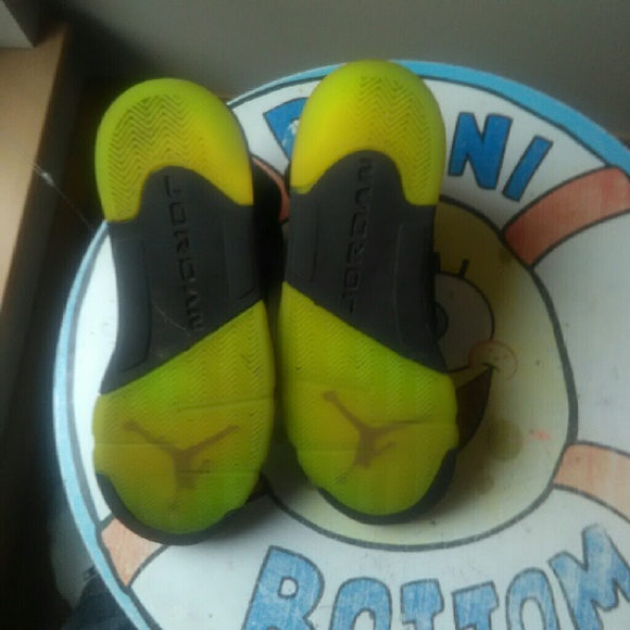 Shoes - Picture 2 of 4