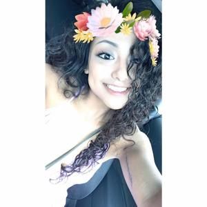 Meet your Posher, Cinthia