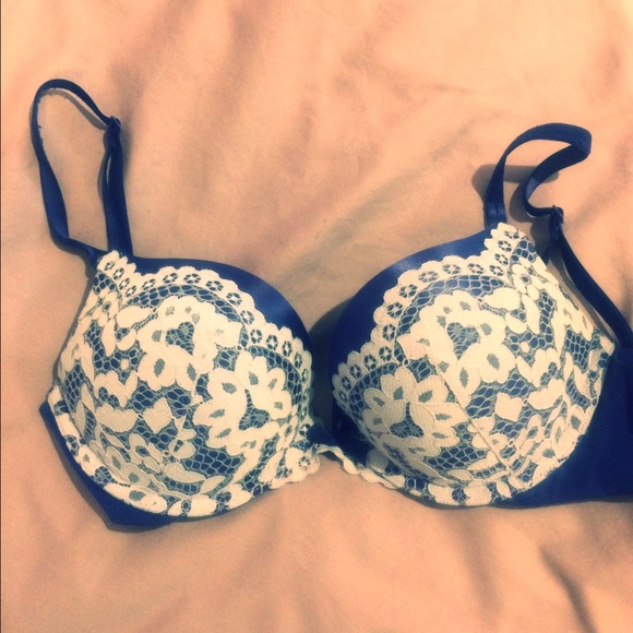 VS Bombshell Plunge 34B 😘VERY PUSH UP!