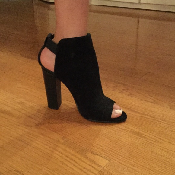 vince Shoes - Booties