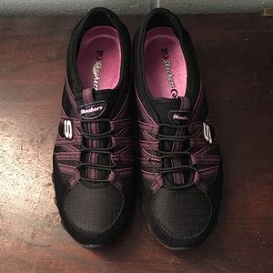 Skechers pink and black shoes