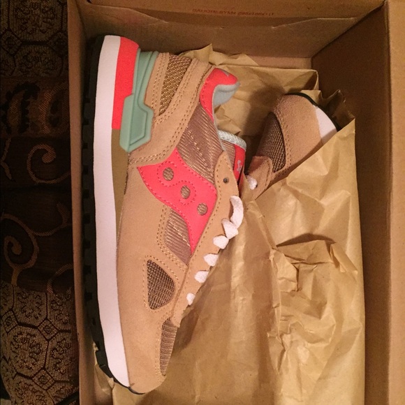 Women's pink and gold saucony