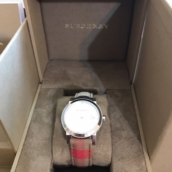 Burberry watch - Picture 2 of 4
